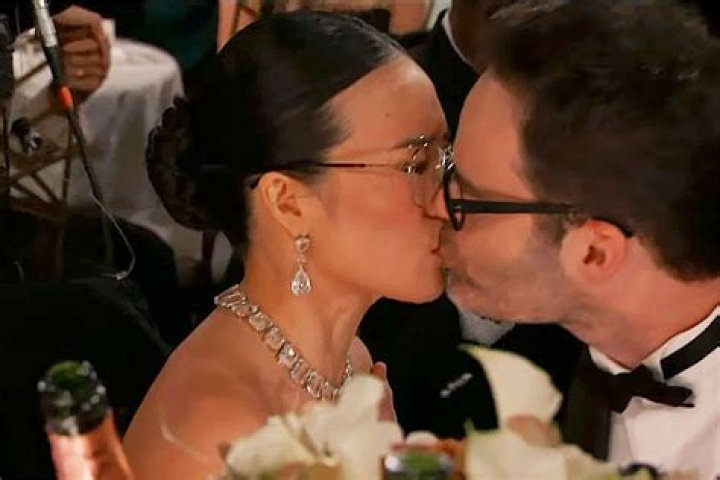 Golden Globes: Ali Wong thanks ex Justin Hakuta minutes after kissing Bill Hader