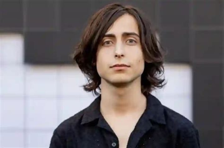 How tall is The Umbrella Academy star?