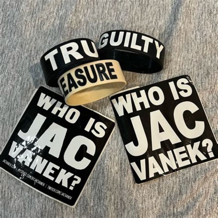 Jac Vanek Wiki, Age, Net Worth, Bracelet