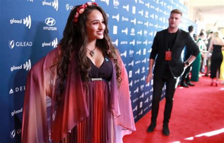 Jazz Jennings Raises Money For ANOTHER Surgery | Celebuzz