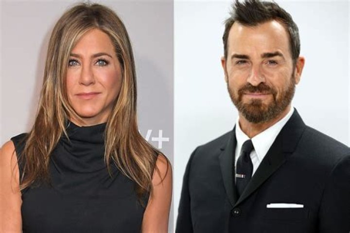 Jennifer Aniston & Justin celebrated the Fourth at Sandra Bullock’s Austin home