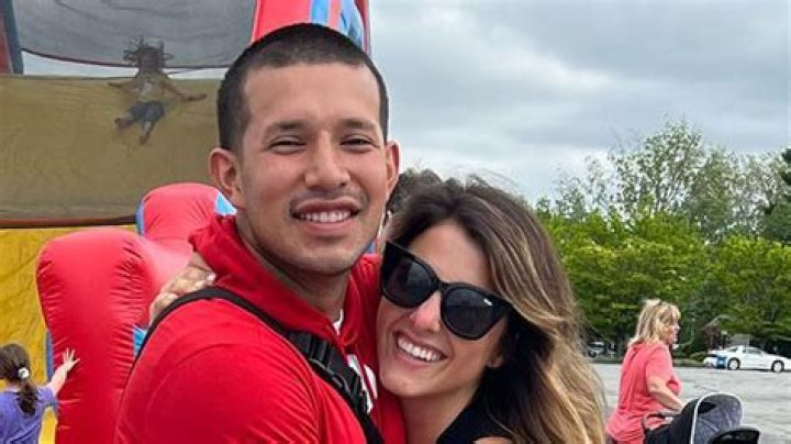 Lauren Comeau Officially Leaves Javi Marroquin - And Takes His Child With Her!