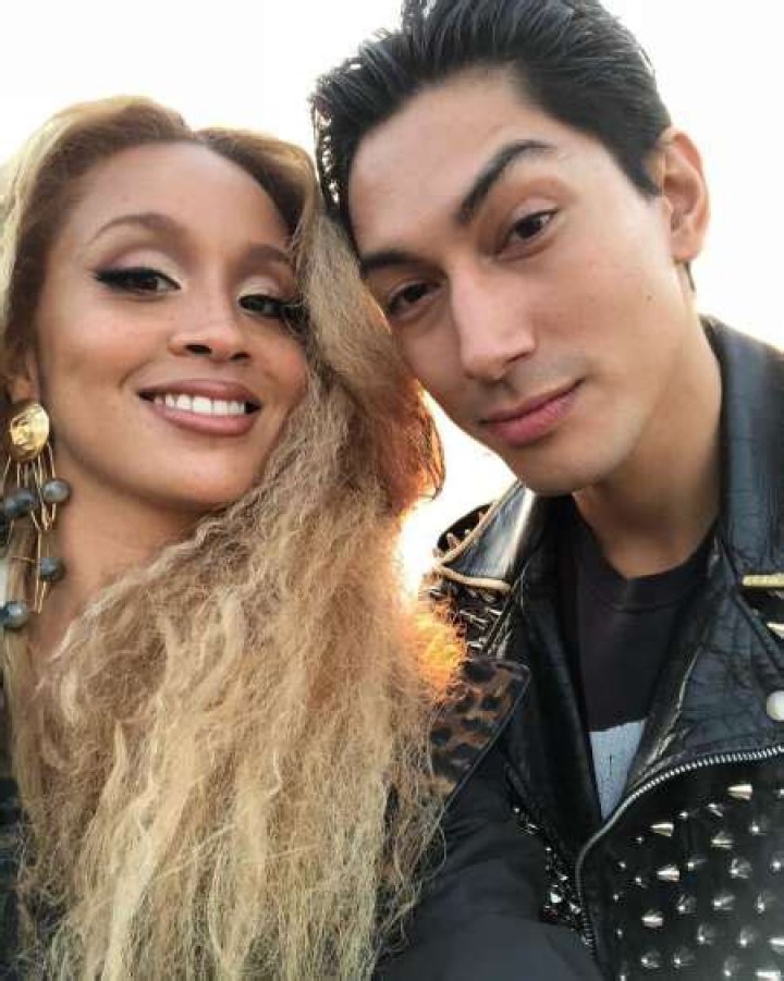 Lion Babe singer, Jillian Hervey is enjoying her Single life as of now; Also see her Parents