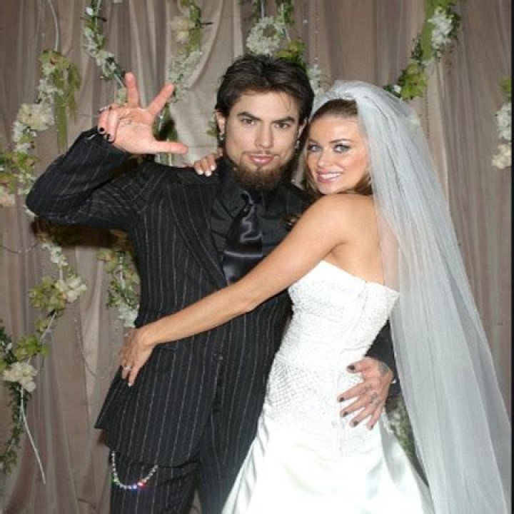 Marriage Timeline: Dave Navarro Wives
