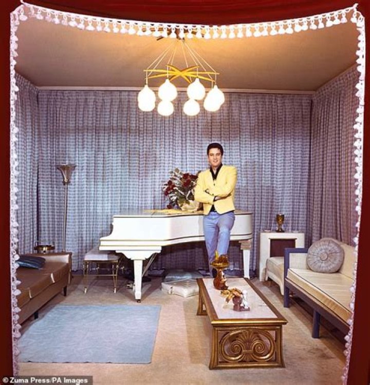 Nicolas Cage is one of the few people to see inside Elvis Presley's bedroom