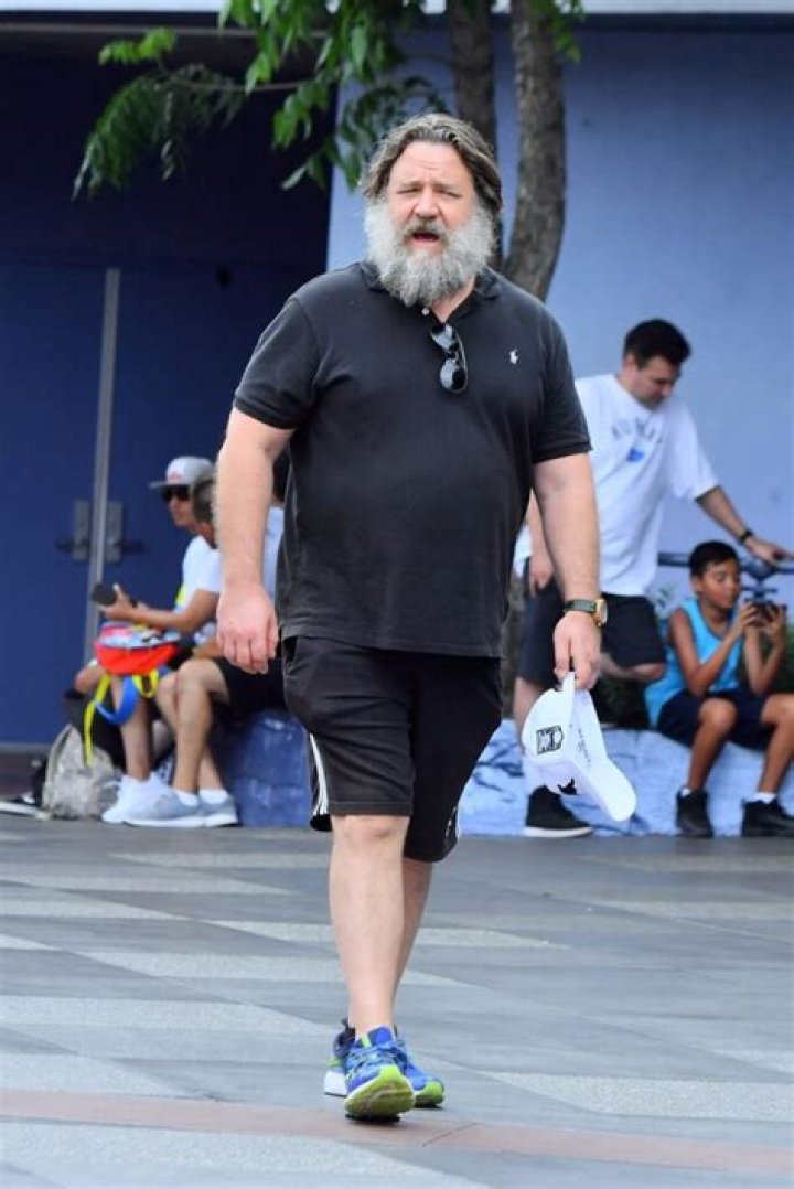 Russell Crowe Net Worth: Career & Lifestyle