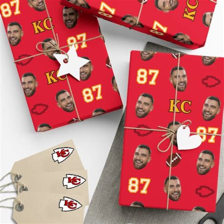 Taylor Swift and Travis Kelce themed wrapping paper is perfect for Valentine's Day
