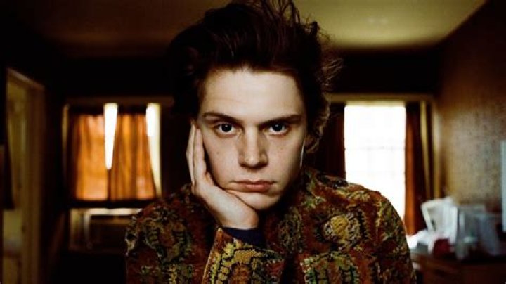 Who is Evan Peters Dating in 2021? Breakup Reason with Halsey!